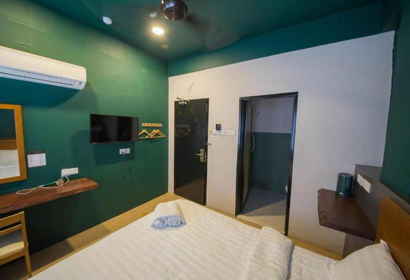 Номер Deluxe, Room V @ Jalan Sultanah Near Bus Stop Batu Pahat