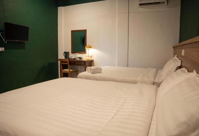 Семейный Номер Superior, Room V @ Jalan Sultanah Near Bus Stop Batu Pahat