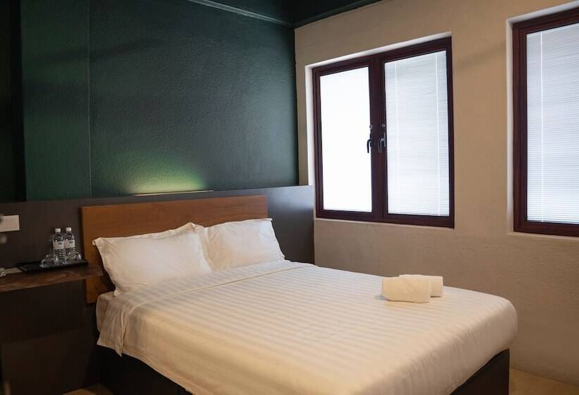 Номер Стандарт, Room V @ Jalan Sultanah Near Bus Stop Batu Pahat