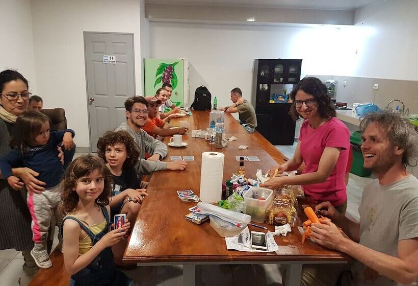تختخواب در اتاق مشترک, Hostel Cattleya   Monteverde, Costa Rica