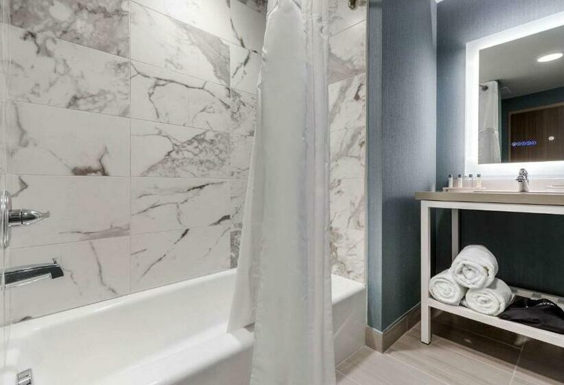 Люкс, Cambria Hotel West Orange