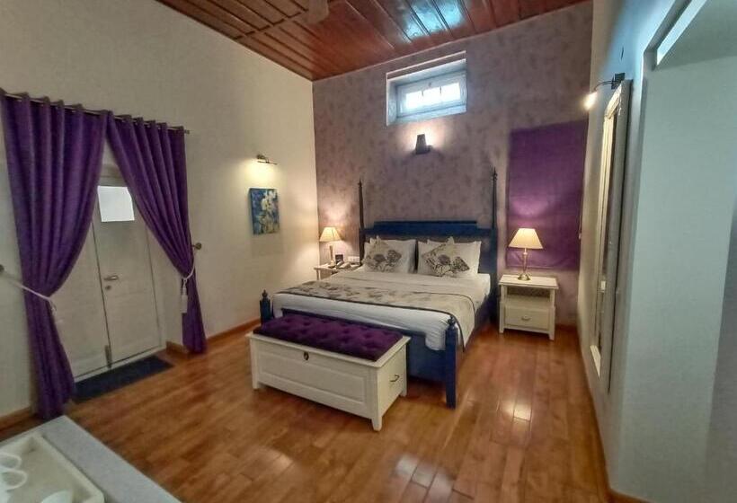اتاق لوکس, Pine Retreat Mallroad