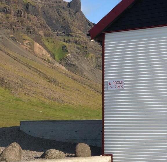 Economy Quadruple Room, Kirkjufell Guesthouse And Apartments