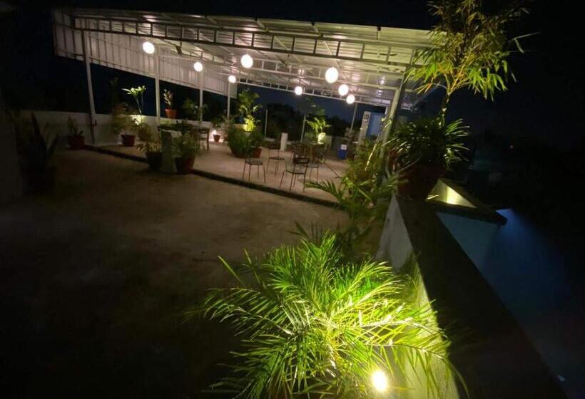 اتاق لوکس سه تخته, La Paradise Residency