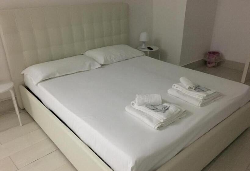 Economy Triple Room, Almayer Al Duomo