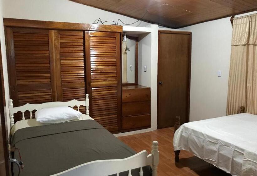 Семейный Номер, Hostal Augustos
