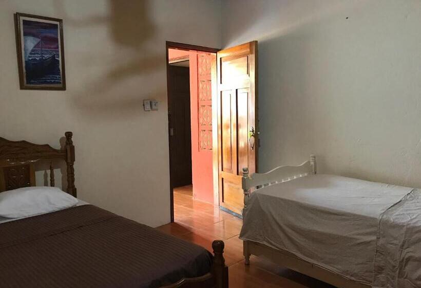 Семейный Номер, Hostal Augustos