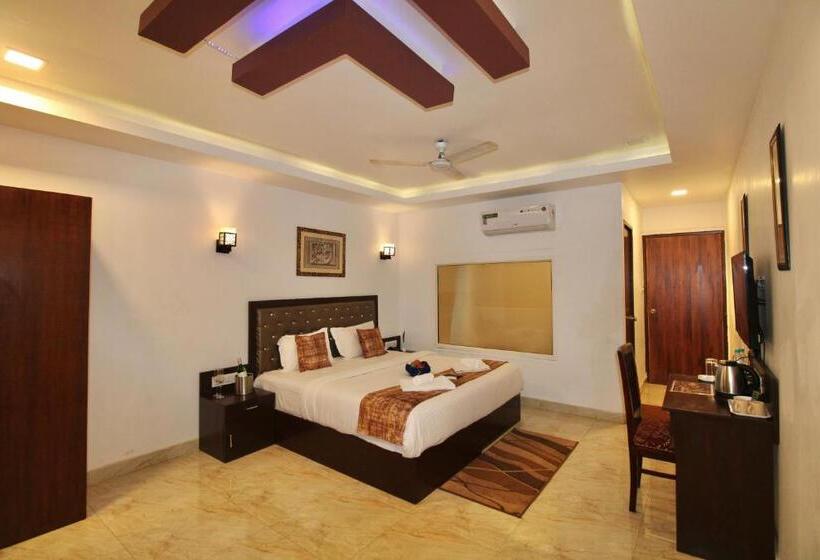 带大床的豪华间, Arabian Sands Beach Resort
