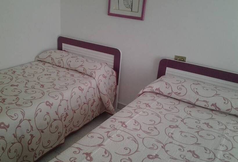 Номер Стандарт Трехместный, Hostal Restaurante Tanis