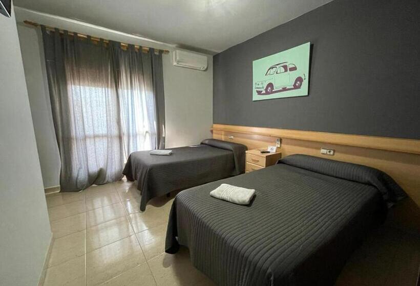Номер Стандарт Трехместный, Hostal Del Carmen