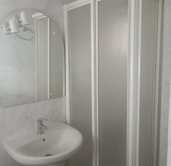 Номер Стандарт, Hostal El Desvío