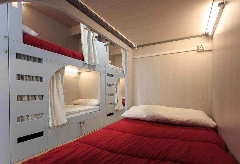 Кровать в Многоместном Номере с Общей Ванной, Albergue De Pamplona Iruñako