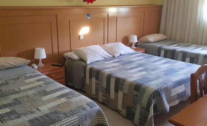Четырехместный Номер Стандарт, Hostal Brunete