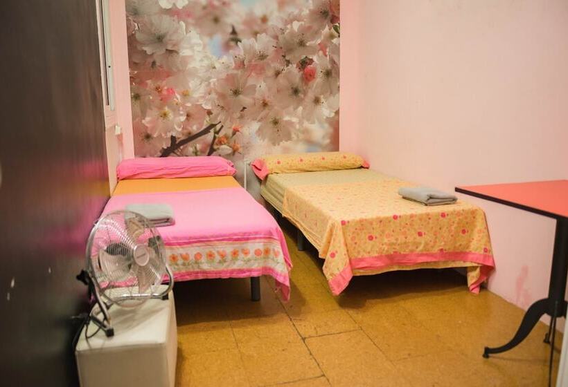 اتاق استاندارد با سرویس بهداشتی مشترک, Go Bcn Hostal Ideal Badal   Hostel