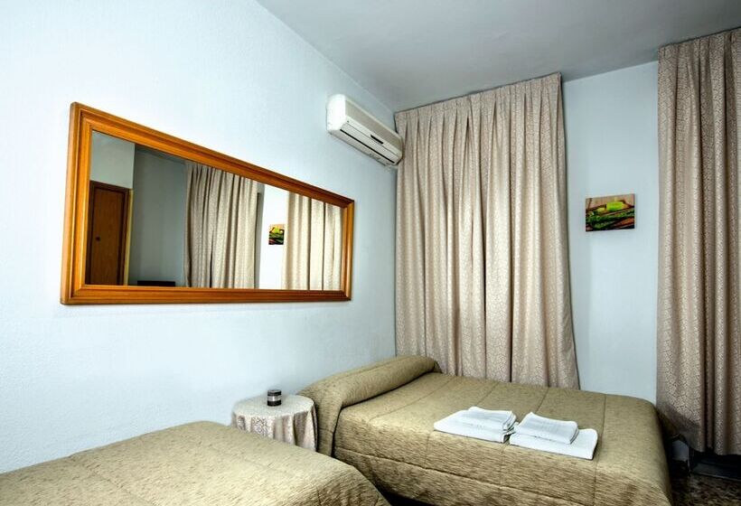 家庭间, Hostal Santa Barbara