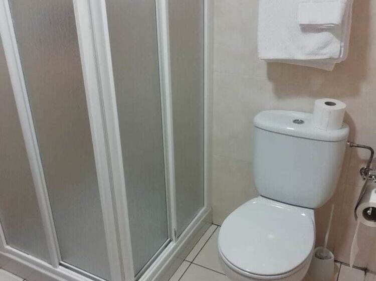 اتاق استاندارد سه نفره, Pensión Residencia Caola