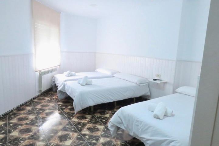 Номер Стандарт Трехместный, Hostal Jaufil
