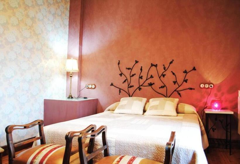جناح, Hostal Los Oteros