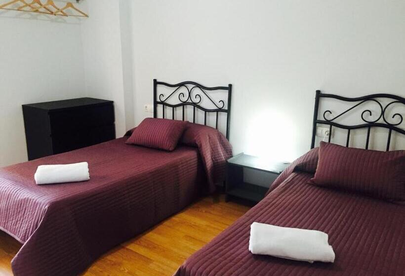 Апартаменты 2 Спальни, Hostal Restaurante Avenida De Madrid