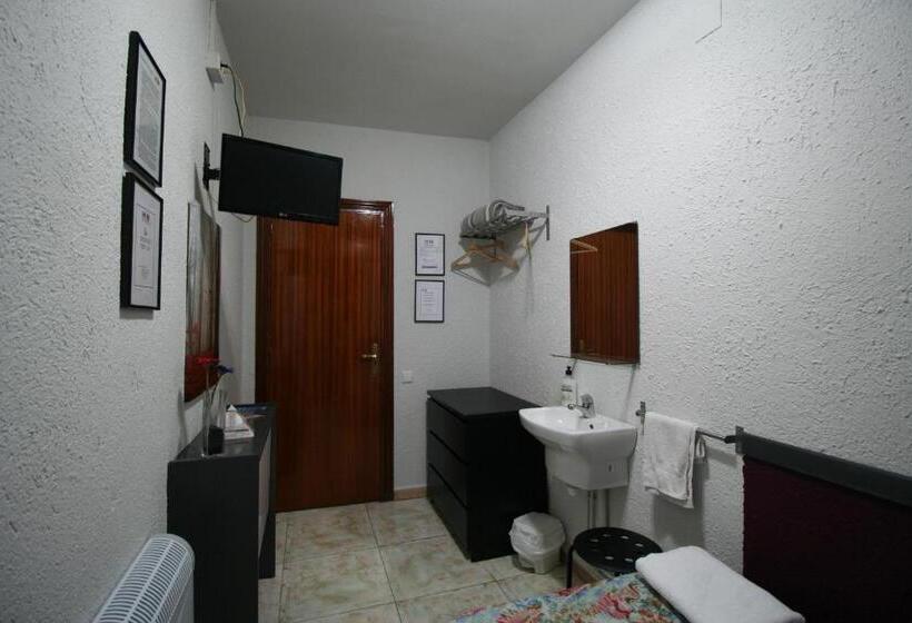 Номер Стандарт Индивидуальный Совместная Ванная, Hostal Restaurante Avenida De Madrid