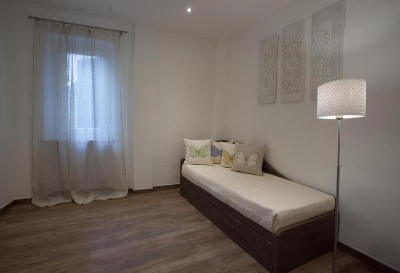 Полулюкс с Балконом, Magnifica Luxury Suites