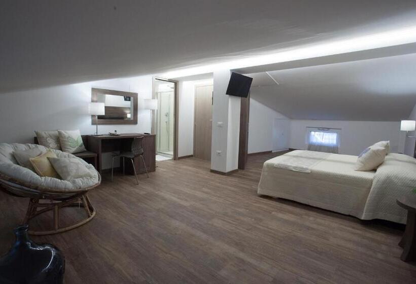 Полулюкс, Magnifica Luxury Suites