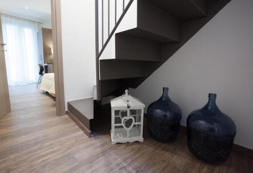 Полулюкс, Magnifica Luxury Suites