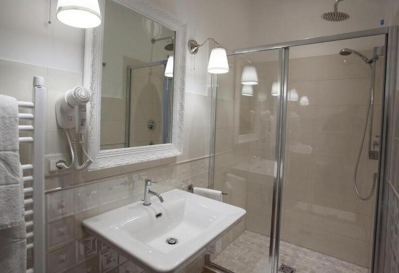 Полулюкс с Балконом, Magnifica Luxury Suites