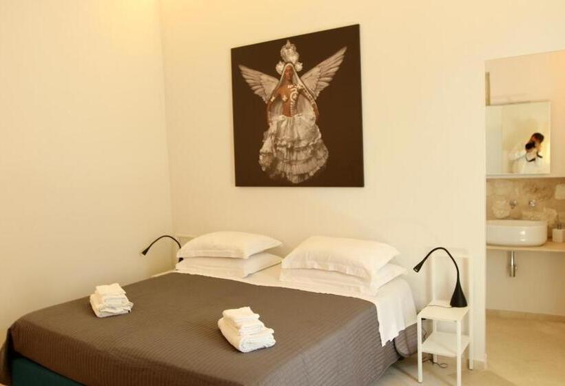 Quarto Deluxe, Re Federico Boutique
