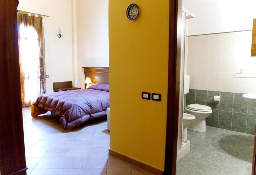 اتاق استاندارد با تخت بزرگ, Agriturismo Rajata
