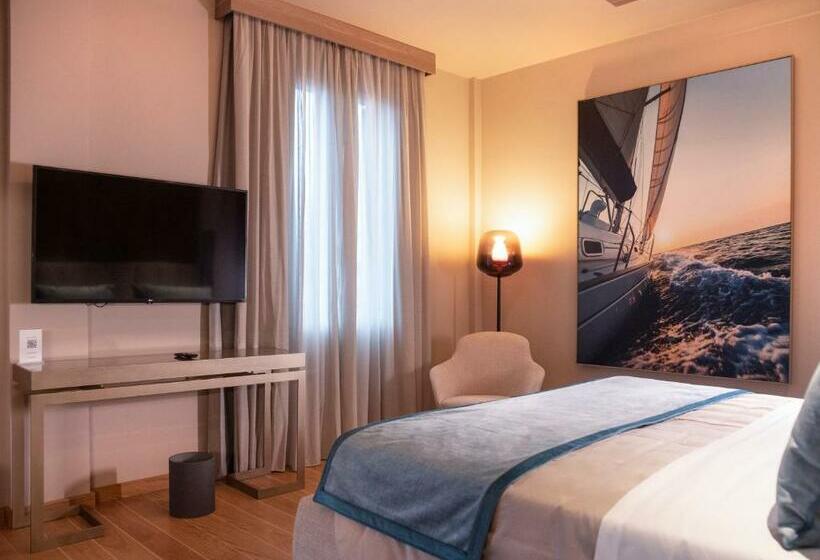 Полулюкс с Балконом, Miramare Suites