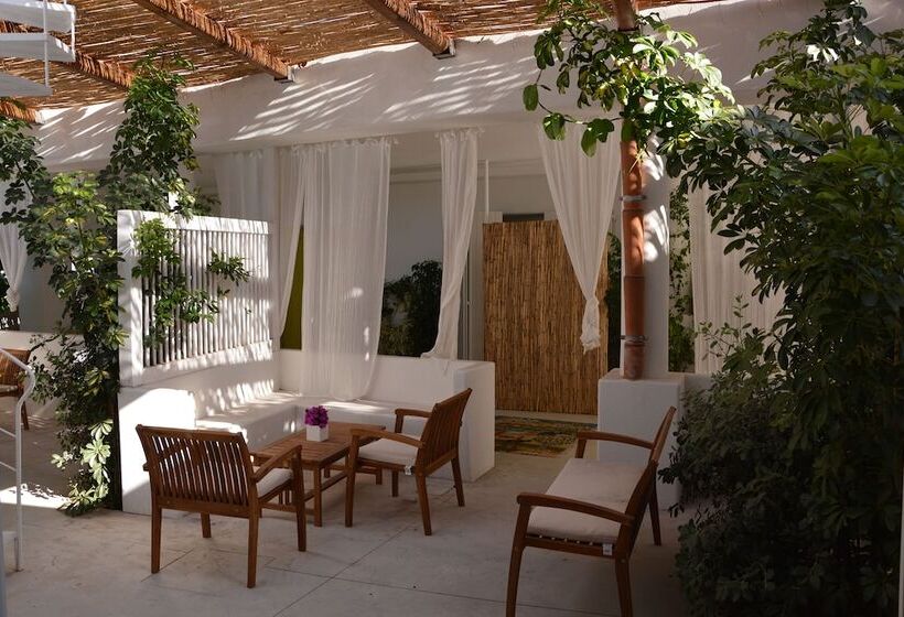 2 Bedroom Deluxe Apartment Sea View, Il Gabbiano Relais In Stromboli