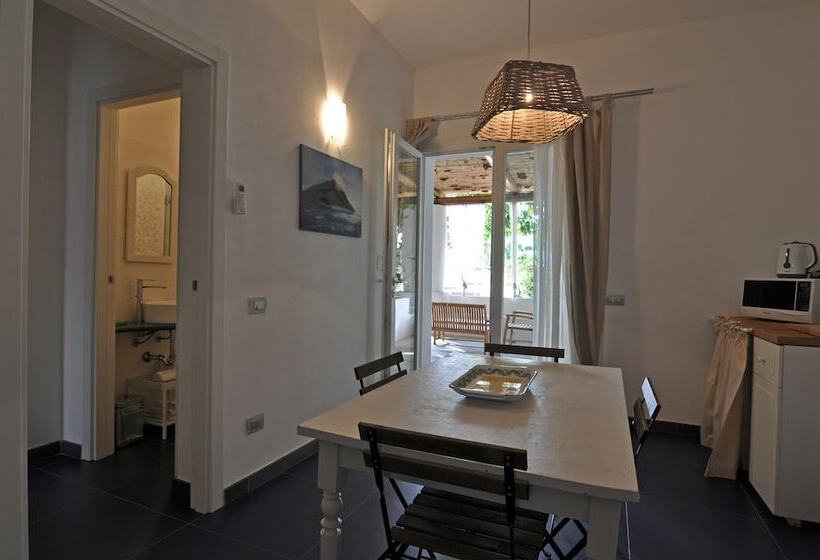 اتاق استاندارد اینتریور, Il Gabbiano Relais In Stromboli