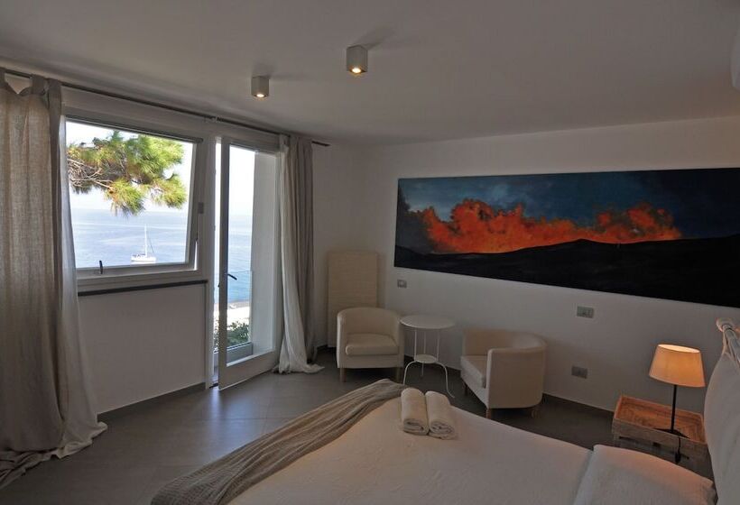 2 Bedroom Deluxe Apartment Sea View, Il Gabbiano Relais In Stromboli