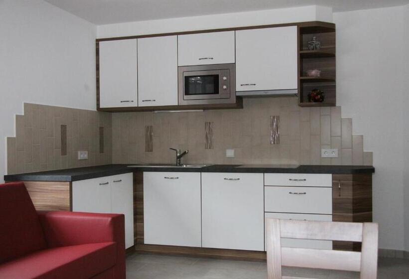 شقة غرفتين, Apartments Restaurant Rusctlea