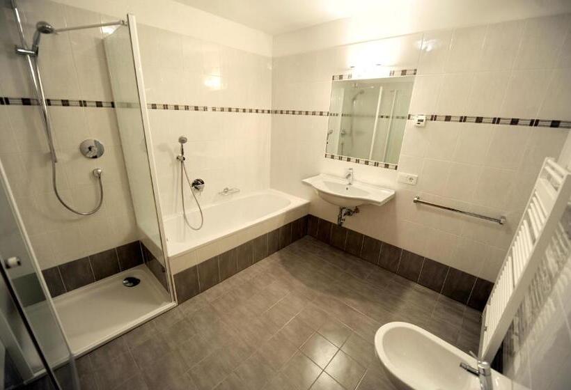 شقة غرفتين, Apartments Restaurant Rusctlea