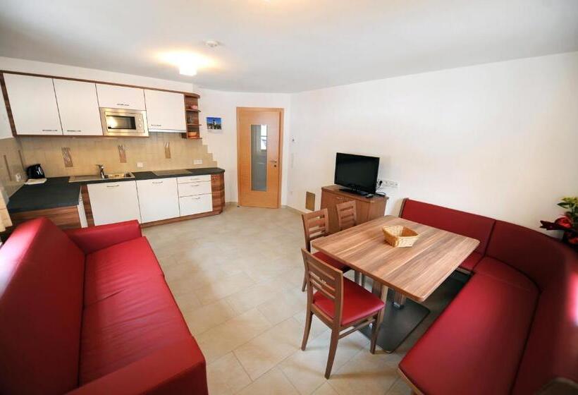 شقة غرفتين, Apartments Restaurant Rusctlea
