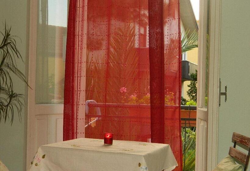 Quarto Estandar, Guest House Bed And Roses