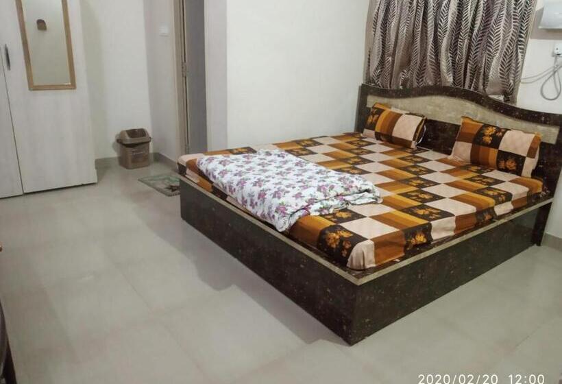 اتاق لوکس, Radha Deo Guest House