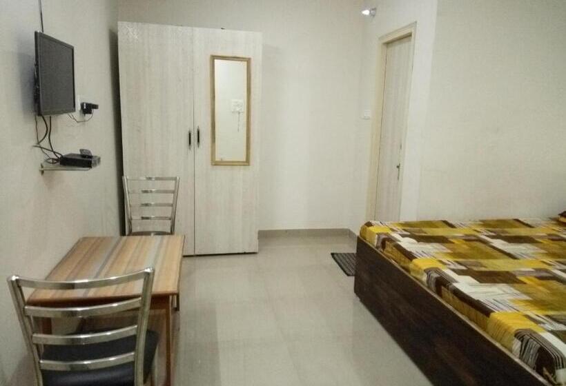 اتاق لوکس, Radha Deo Guest House
