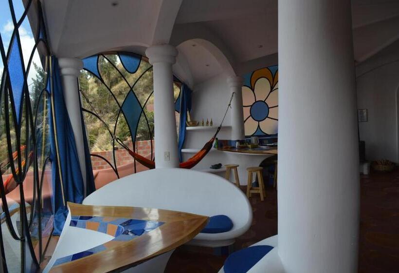 سوییت خانوادگی, Hostal Las Olas