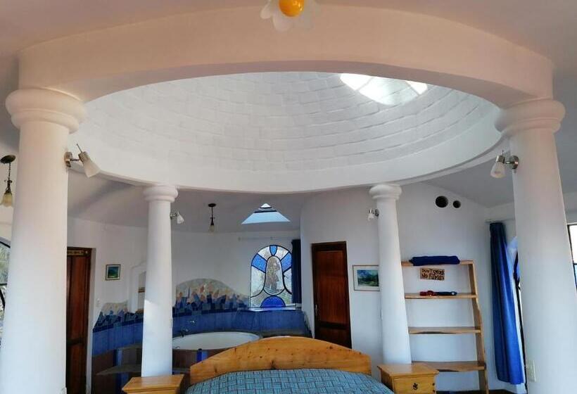 سوییت لوکس, Hostal Las Olas