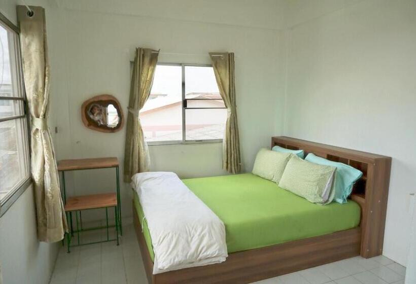 اتاق اکونومی, Tourist Inn