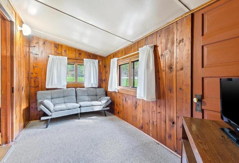 Семейное Бунгало, Harney Camp Cabins