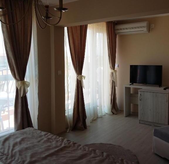 اتاق سه نفره سوپریور با چشم‌انداز دریا, Guest House Adriya
