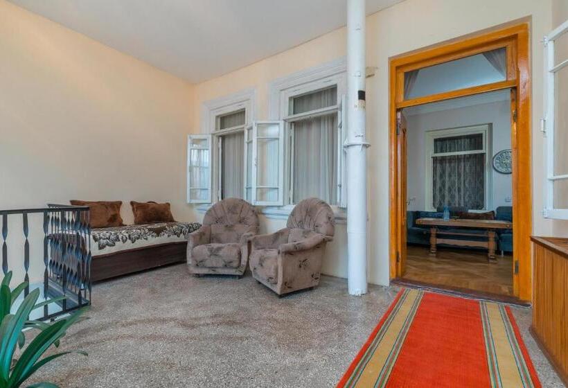 اتاق استاندارد چهار تخته, Anna's Guest House