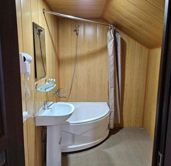 豪华三人间, Guest House Rohat Lux