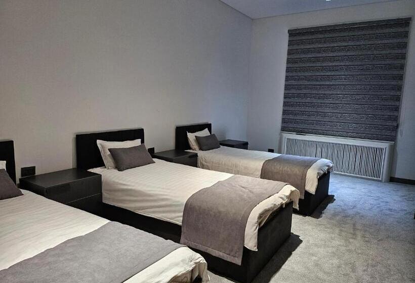 标准三人间共用浴室, Guest House Rohat Lux
