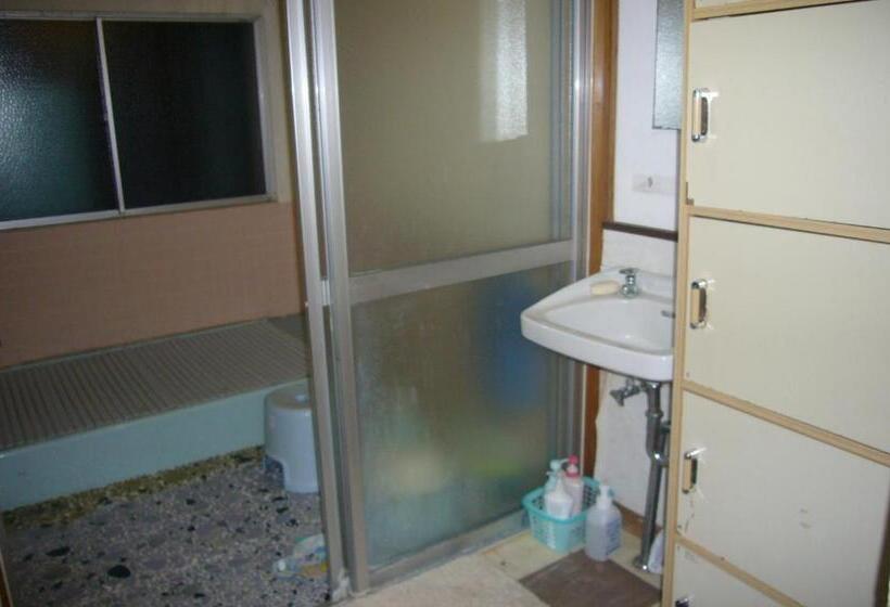 Четырехместный номер эконом класса с общей ванной комнатой, Futago Cabin