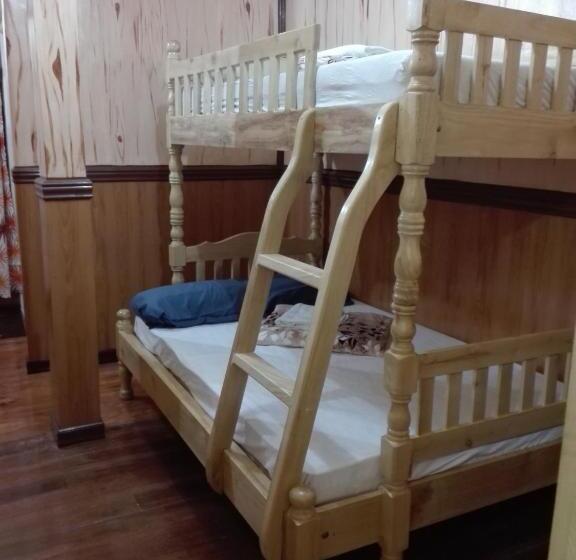 Кровать в Общей Комнате, Koreen Guest House